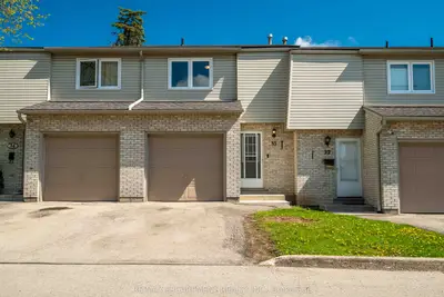 Condo Townhouse in Hamilton