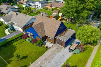 Detached in Niagara Falls