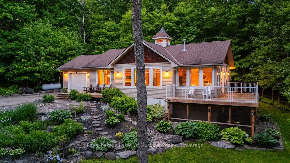 42 E Menominee Lake Road, Huntsville, ON P1H 2J3