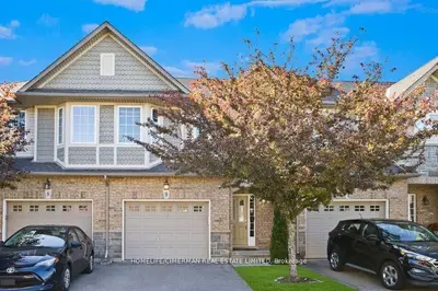 Condo Townhouse in Hamilton