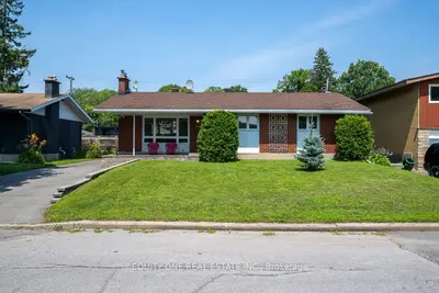 Detached in Billings Bridge - Riverside Park and Area