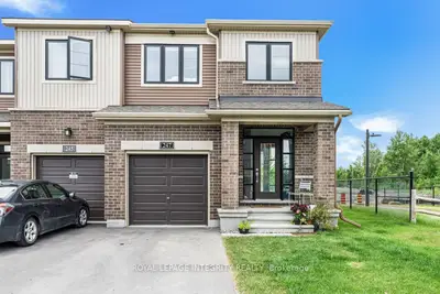 Att/Row/Townhouse in Kanata