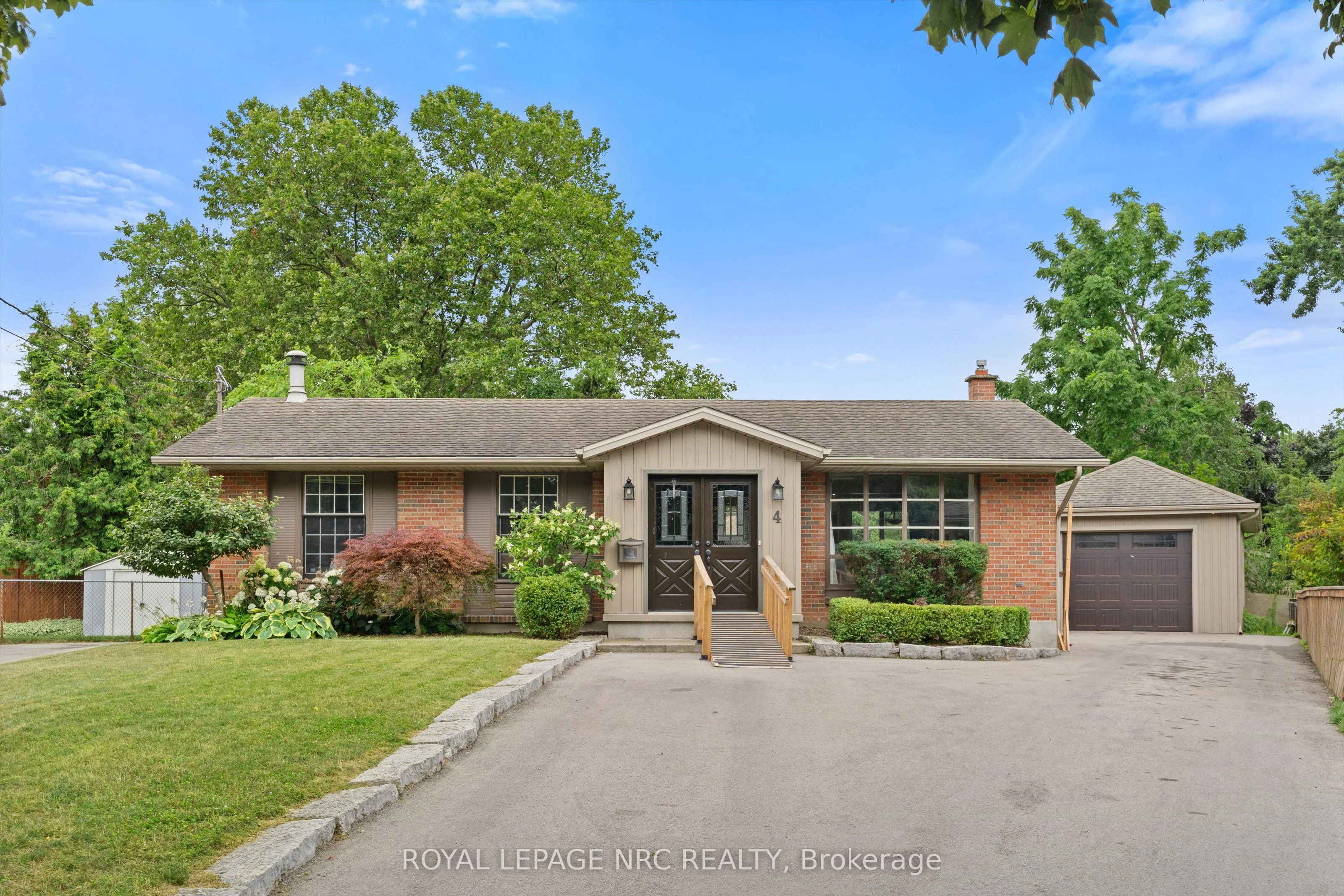 4 Prince Henry Court, St. Catharines, ON L2N 2X9