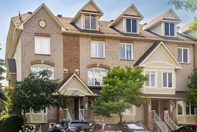 Condo Apartment in Beacon Hill North - South and Area
