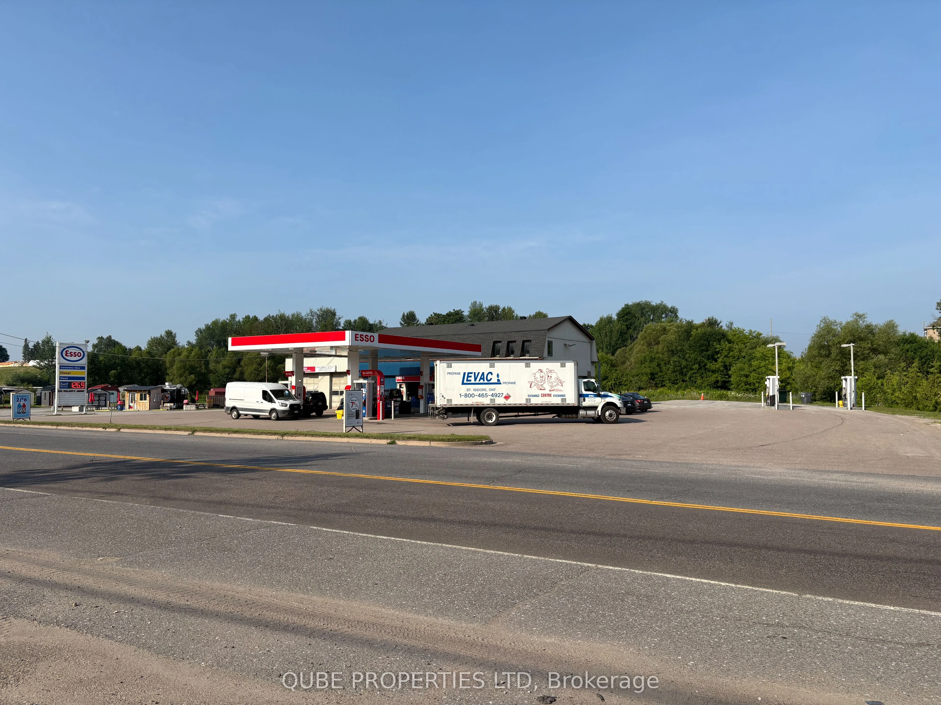 1412 Pembroke Street E, Laurentian Valley, On K8a 6w2