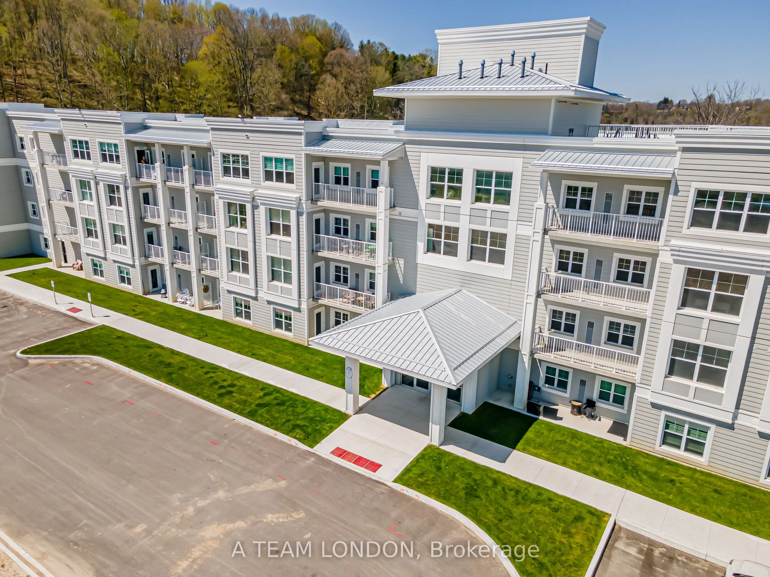 100 The Promenade 204, Central Elgin, On N5l 0b7