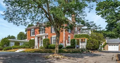 Condo Townhouse in Belleville