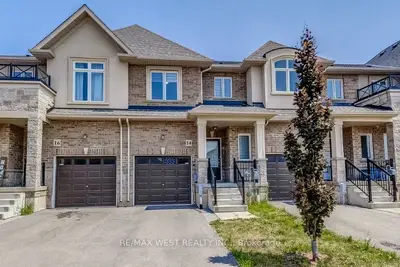Att/Row/Townhouse in Hamilton