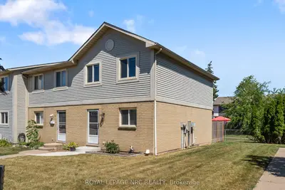Condo Townhouse in St. Catharines