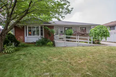 Detached in Niagara Falls