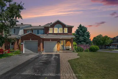 Att/Row/Townhouse in Blossom Park - Airport and Area