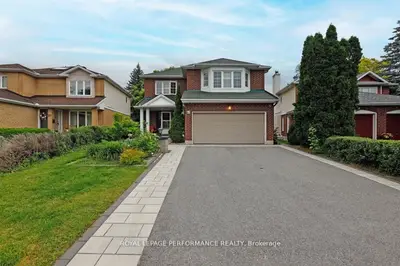 Detached in South of Baseline to Knoxdale