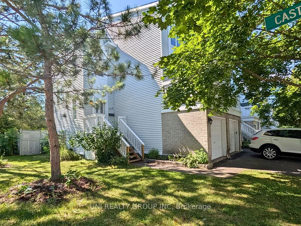 120 CASTLEGREEN Private, Hunt Club - South Keys and Area, ON K1T 3N2