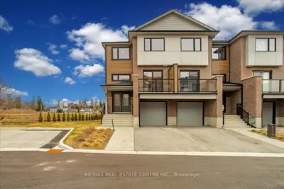 Att/Row/Townhouse in Minto