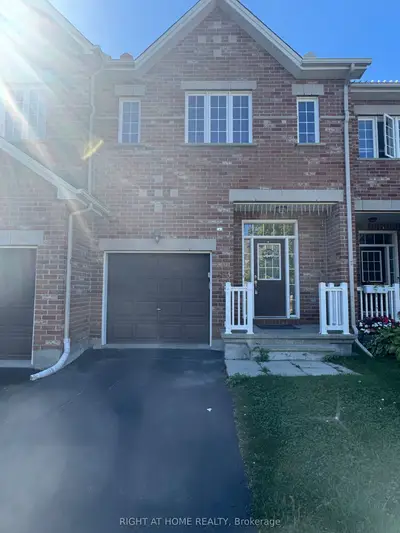 Att/Row/Townhouse in Kanata
