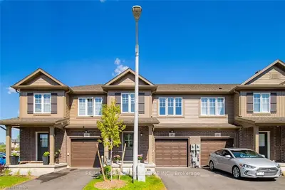 Att/Row/Townhouse in Niagara Falls