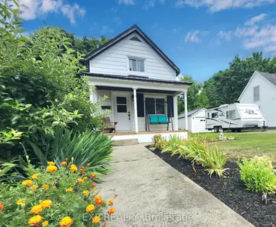 Detached in Brockville