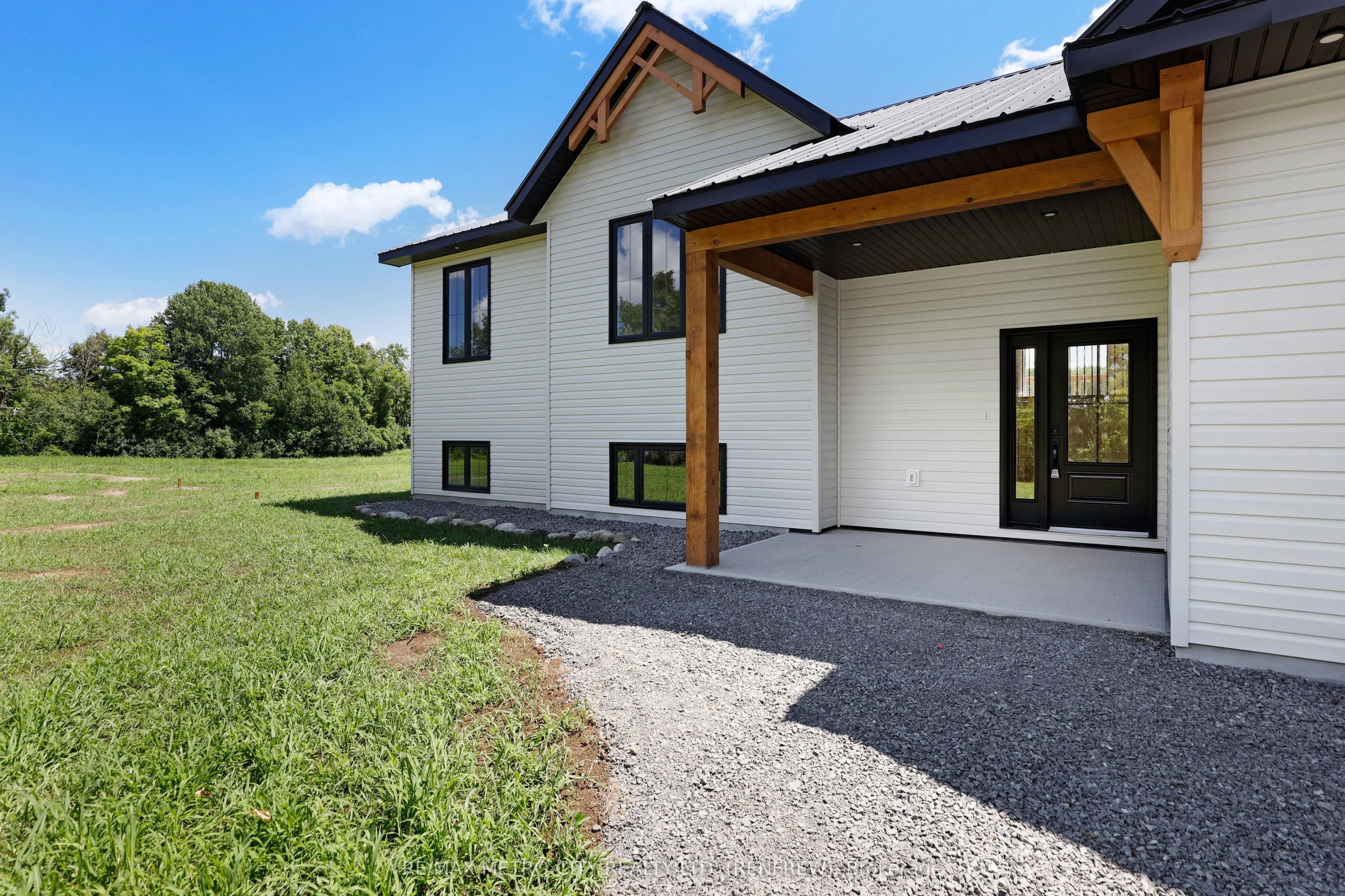 27 Tinswood Road, Horton, ON K7V 3Z8