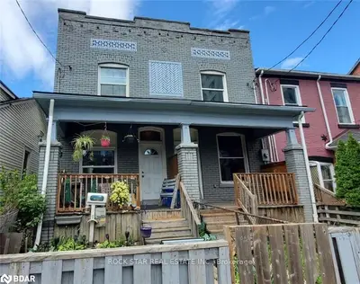 Att/Row/Townhouse in Hamilton