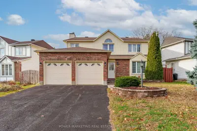 Detached in Britannia Heights - Queensway Terrace N and Area