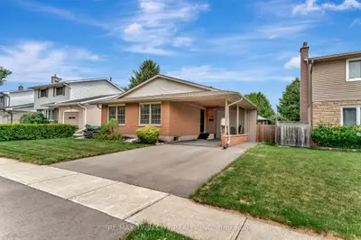 Detached in Woodstock