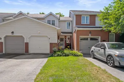 Att/Row/Townhouse in Grimsby
