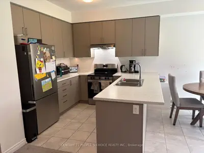Att/Row/Townhouse in Centre Wellington