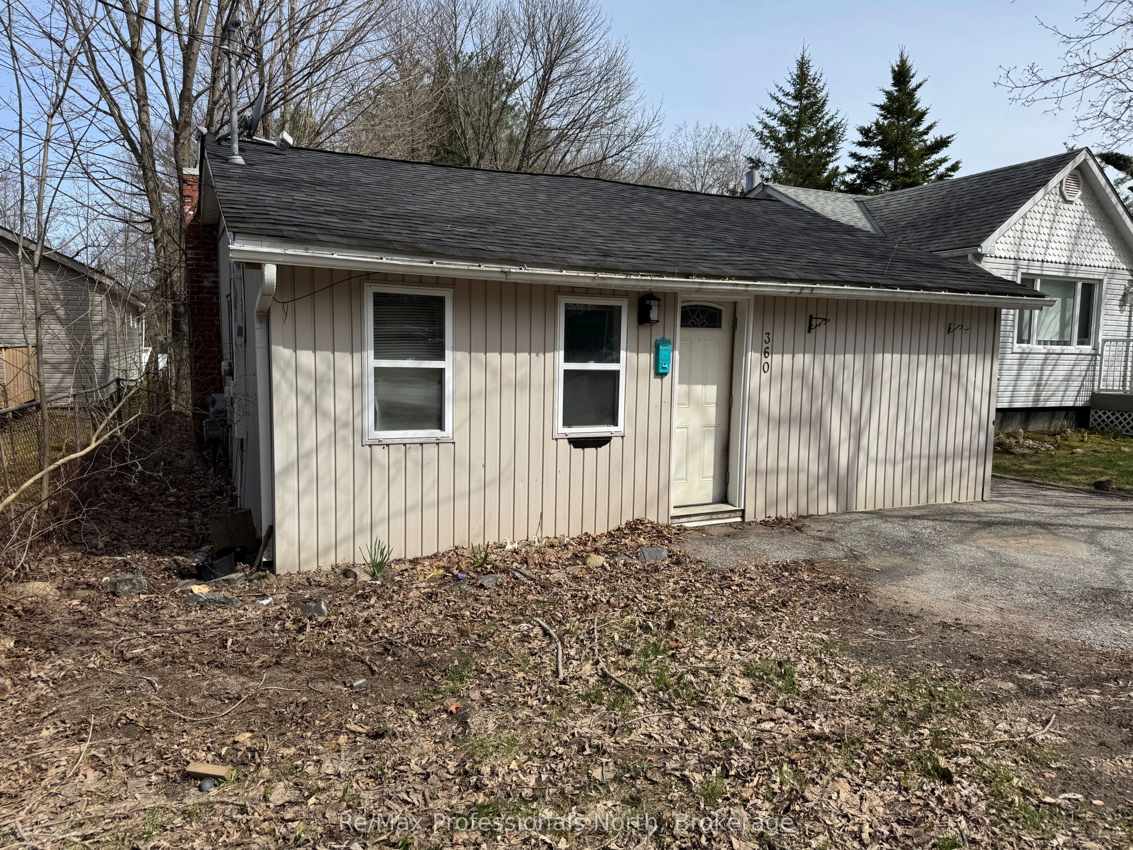 360 MUSKOKA BEACH Road, Gravenhurst, ON P1P 1M6