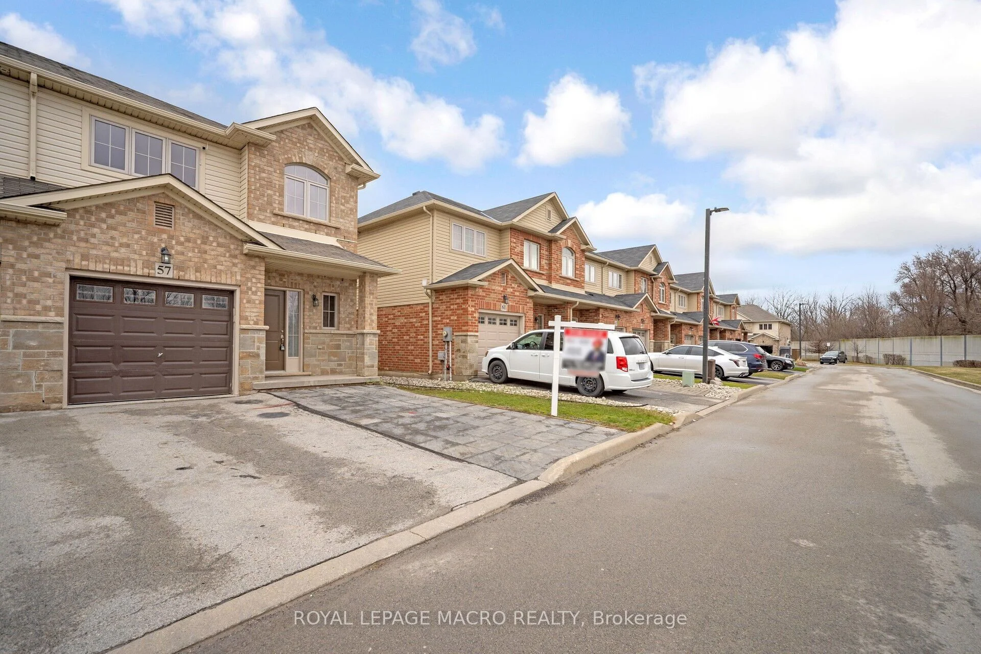 Att/Row/Townhouse in Hamilton