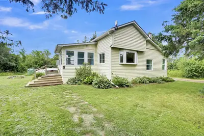 Detached in Montague