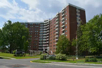 Condo Apartment in Cityview - Parkwoods Hills - Rideau Shore