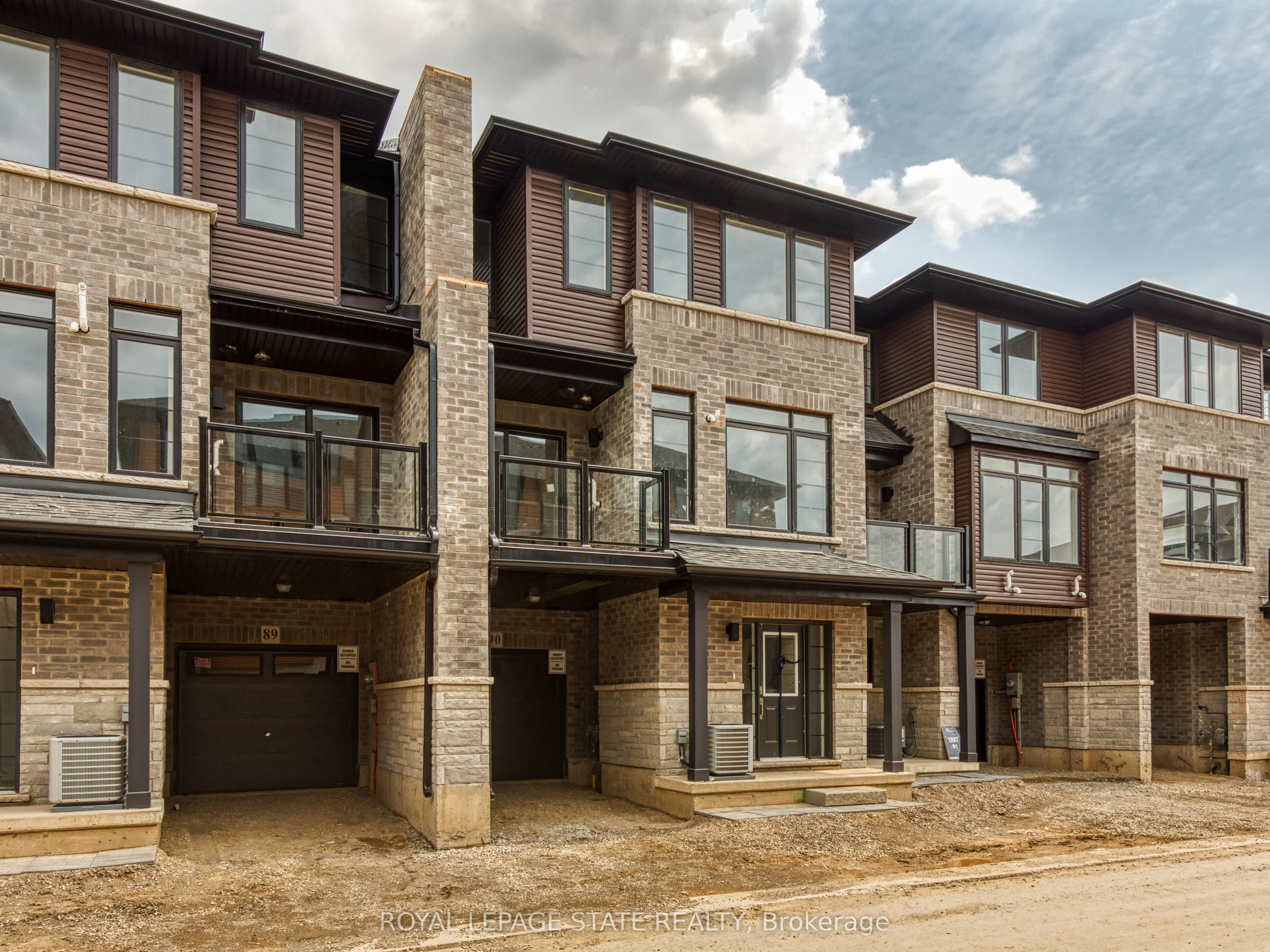 Att/Row/Townhouse in Brantford