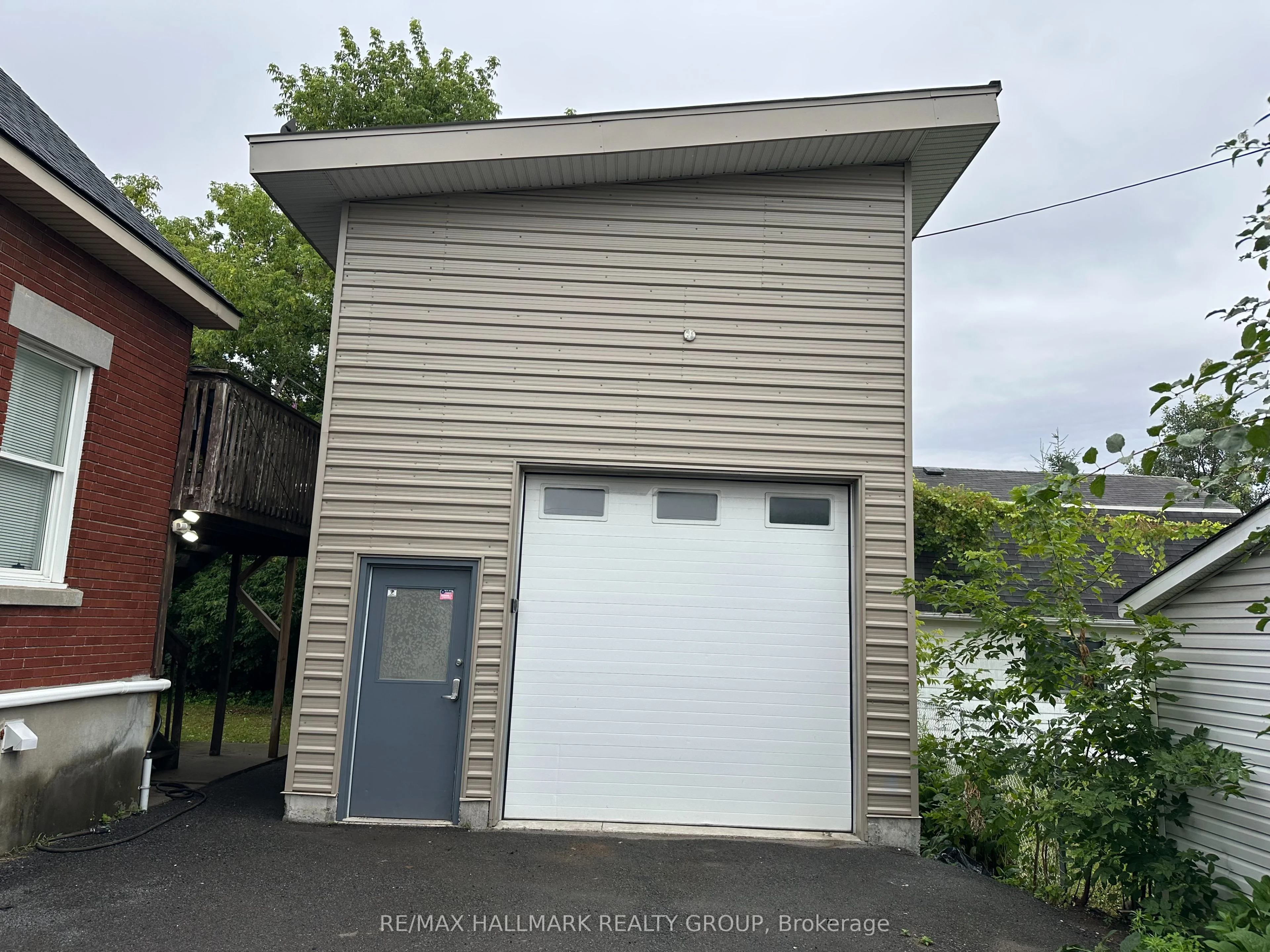 1148 Parisien Street UNIT B, Cyrville - Carson Grove - Pineview, ON K1B 3N6
