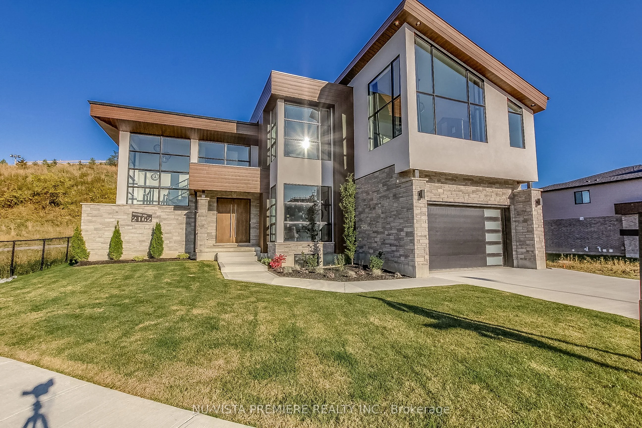 2162 IRONWOOD Road, London South, ON N6K 0H2