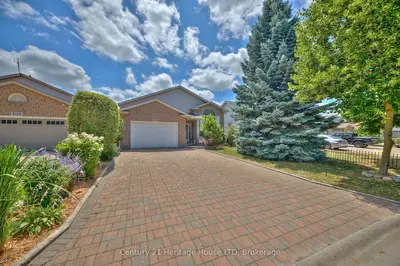 Detached in Niagara Falls
