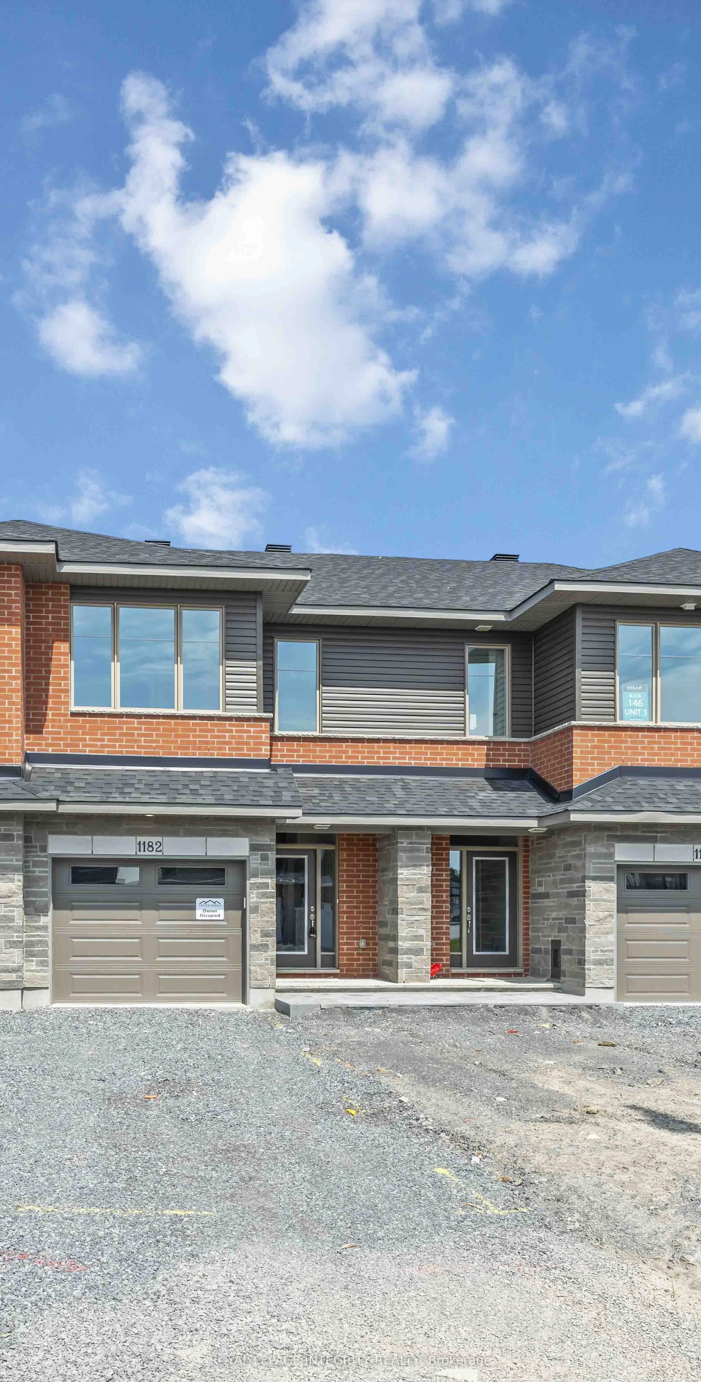 Att/Row/Townhouse in Stittsville - Munster - Richmond