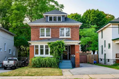 Detached in Niagara Falls