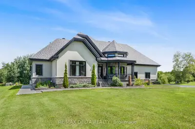 Detached in Champlain