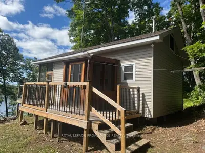 Detached in Marmora and Lake