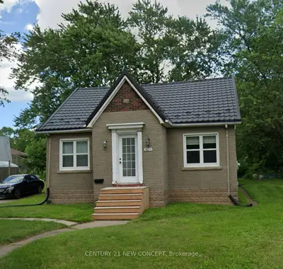 Detached in Niagara Falls