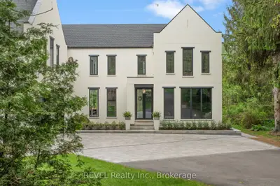 Detached in Pelham