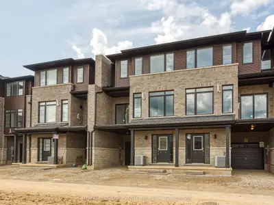 Att/Row/Townhouse in Brantford