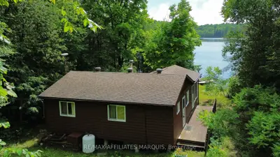 Detached in Central Frontenac