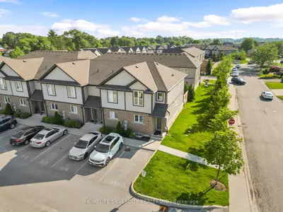 Condo Townhouse in Niagara Falls