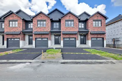 Att/Row/Townhouse in North Stormont