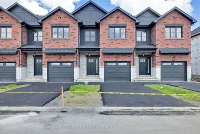 Att/Row/Townhouse in North Stormont