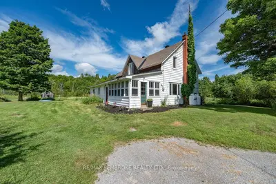 Detached in Bonnechere Valley