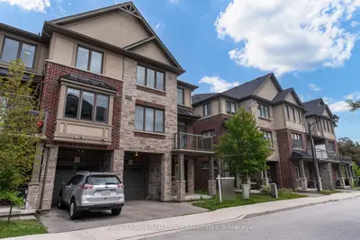 Att/Row/Townhouse in Hamilton