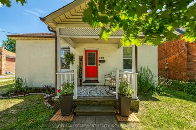 Detached in Brantford