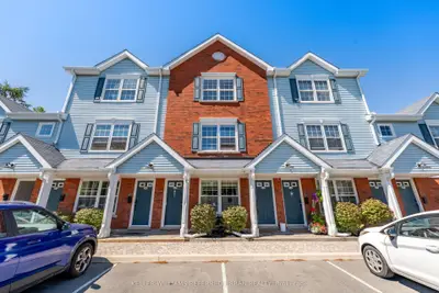 Condo Townhouse in Cobourg